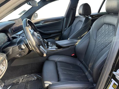 Used 2022 BMW 530i w/ M Sport Package image 9