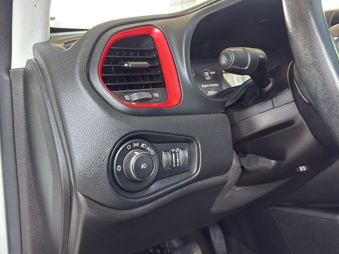 Used 2019 Jeep Renegade Trailhawk image 14