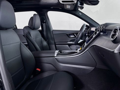 Certified 2026 Mercedes-Benz GLC 300 image 8