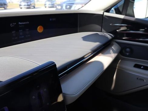 New 2025 Lincoln Nautilus Reserve image 13