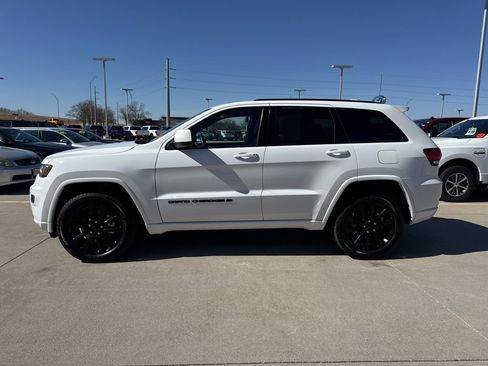 Used 2022 Jeep Grand Cherokee Laredo X image 23