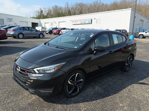 Used 2024 Nissan Versa SR image 4