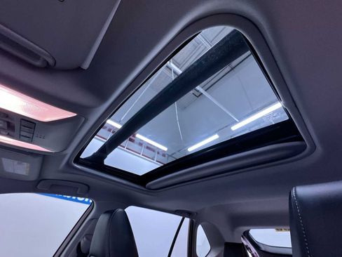 Used 2020 Toyota RAV4 XLE Premium image 36