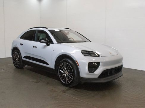 Certified 2025 Porsche Macan 4 Electric image 8