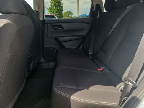 Used 2024 Nissan Rogue S FWD image 14