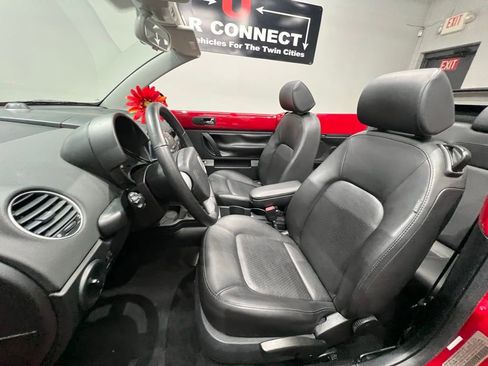 Used 2009 Volkswagen Beetle S image 24