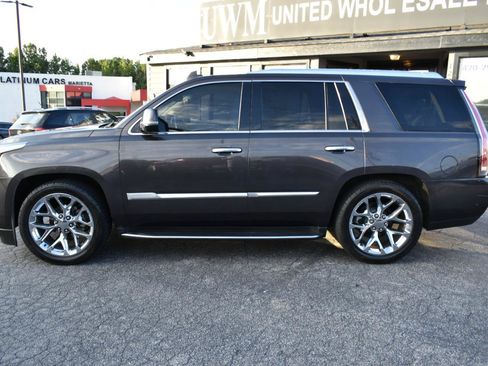 Used 2017 Cadillac Escalade Luxury AWD/4WD image 9