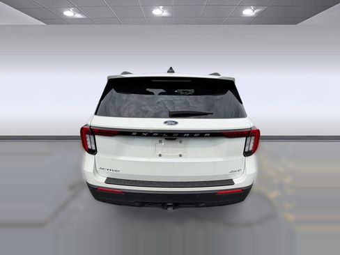 Used 2025 Ford Explorer Active AWD/4WD image 7