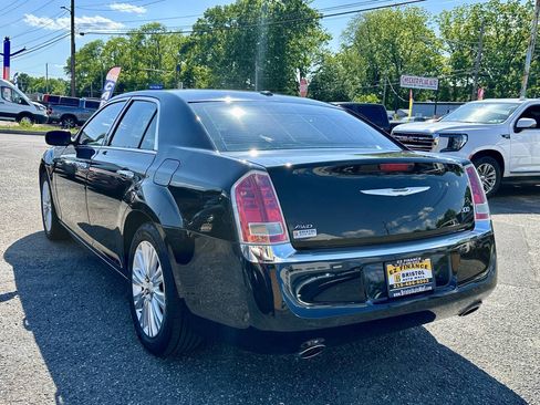 Used 2014 Chrysler 300 AWD w/ Driver Convenience Group image 5