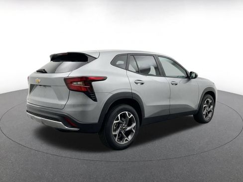 Used 2025 Chevrolet Trax LT FWD image 11