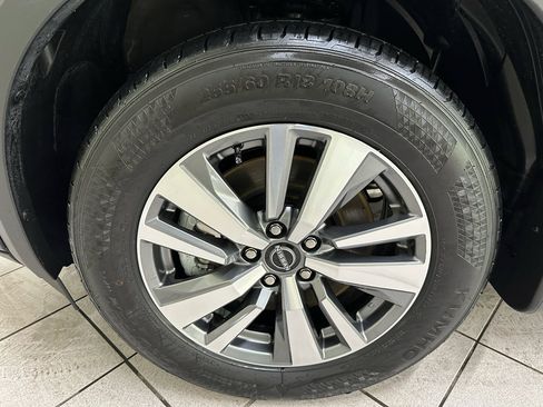 Used 2025 Nissan Pathfinder SL AWD/4WD image 16