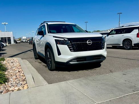 New 2026 Nissan Pathfinder SL AWD/4WD image 3
