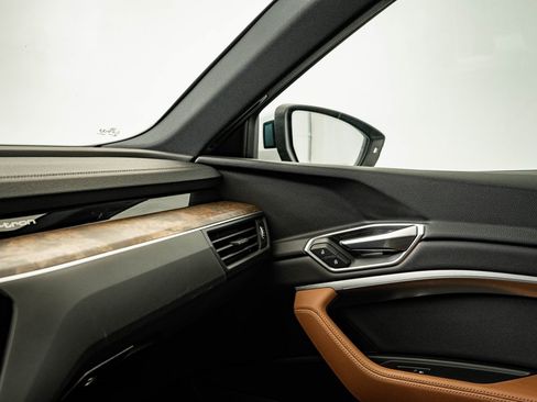 Used 2021 Audi e-tron Premium w/ Convenience Plus Package image 35