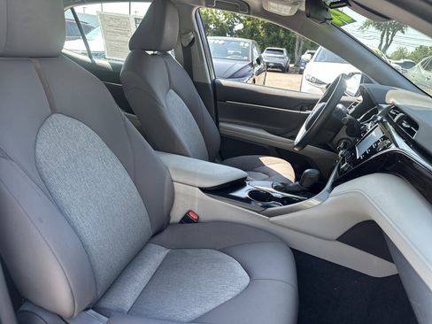 Used 2020 Toyota Camry LE FWD image 13