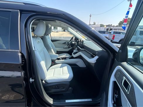 New 2026 Ford Explorer Platinum w/ LUX Leather Package AWD/4WD image 18