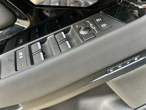 Certified 2025 Land Rover Range Rover Evoque Dynamic SE AWD/4WD image 11