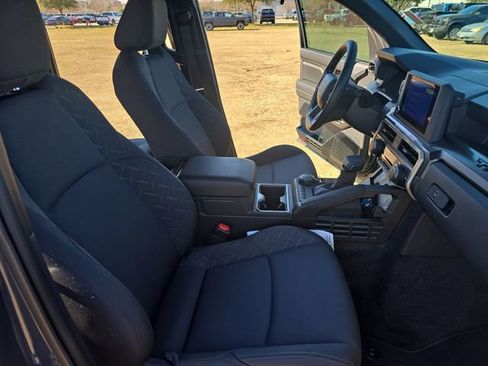 Used 2025 Toyota Tacoma SR5 AWD/4WD image 11