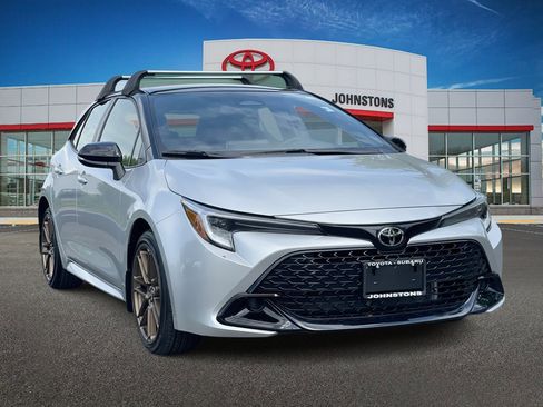 Certified 2025 Toyota Corolla Hatchback w/ SE Package FWD image 1