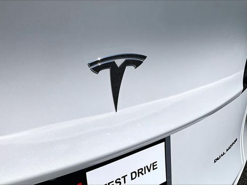 Used 2023 Tesla Model Y AWD image 30