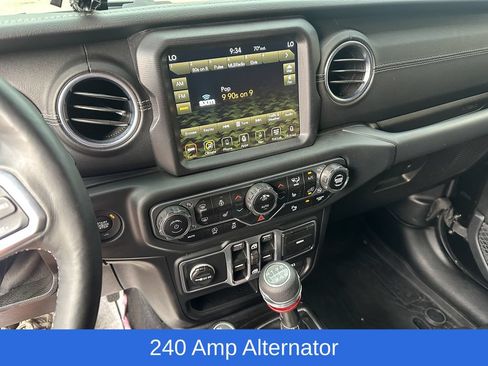 Used 2018 Jeep Wrangler Unlimited Sahara AWD/4WD image 9