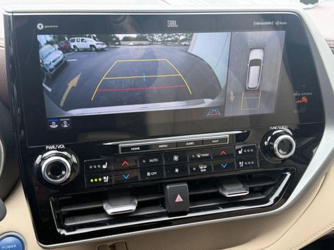 Used 2021 Toyota Highlander Platinum image 24