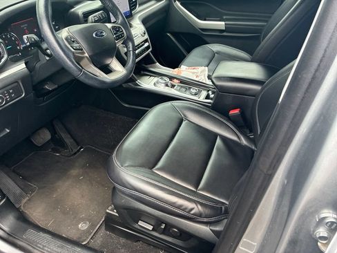 Used 2021 Ford Explorer XLT w/ Equipment Group 202A AWD/4WD image 7