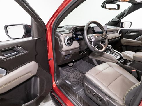 Used 2025 Chevrolet Colorado ZR2 w/ Technology Package image 13