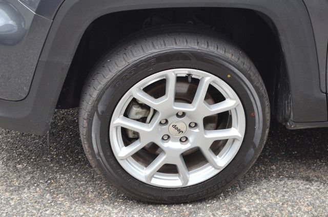 Used 2023 Jeep Renegade Latitude AWD/4WD image 13