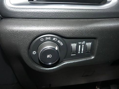 Used 2018 Chrysler Pacifica Limited w/ Advanced Safetytec Group FWD image 29