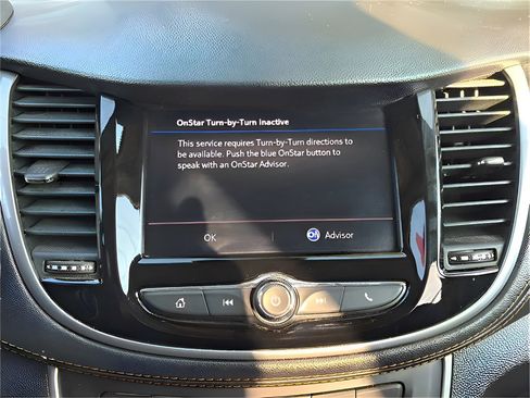 Used 2022 Chevrolet Trax LT w/ LT Convenience Package image 25