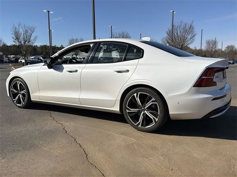 Used 2024 Volvo S60 B5 Plus image 4