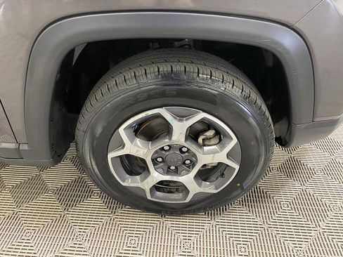 Used 2022 Jeep Compass Trailhawk w/ Trailhawk Convenience Group image 2