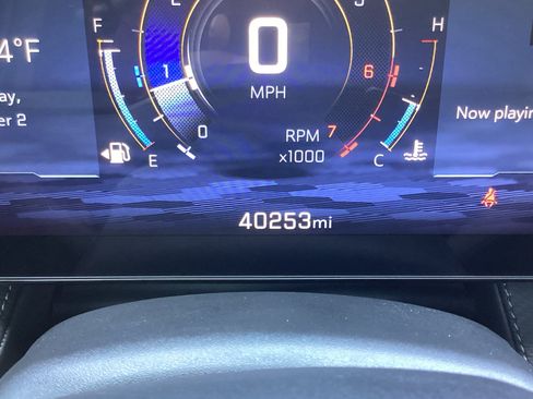 Used 2025 Chevrolet Equinox LT w/ Convenience Package II FWD image 3