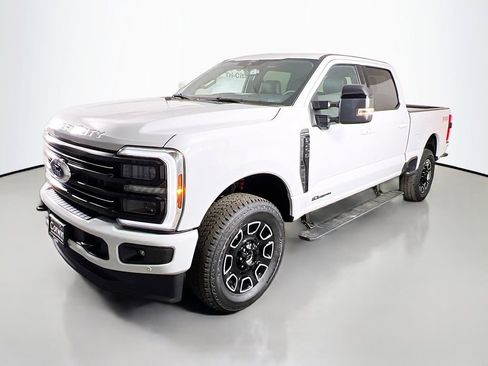 New 2026 Ford F250 Platinum w/ FX4 Off-Road Package image 5