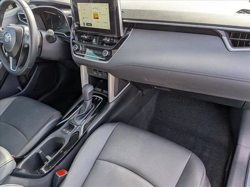 Used 2025 Toyota Corolla Cross XLE w/ Convenience Package image 21