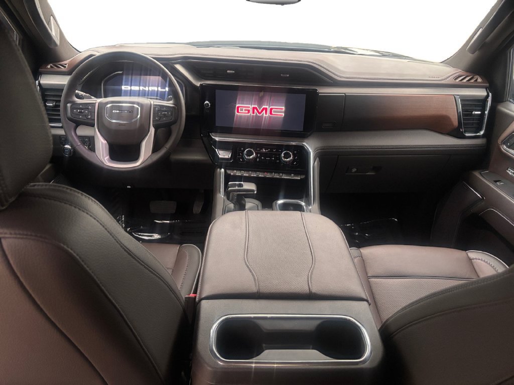 Used 2023 GMC Sierra 1500 Denali w/ Technology Package AWD/4WD image 11