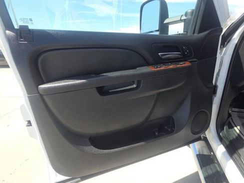 Used 2011 Chevrolet Silverado 3500 LTZ w/ Snow Plow Prep Package AWD/4WD image 11