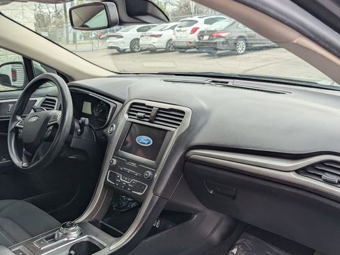 Used 2020 Ford Fusion SE FWD image 13