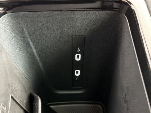 New 2026 Volkswagen Tiguan SEL R-Line AWD/4WD image 32