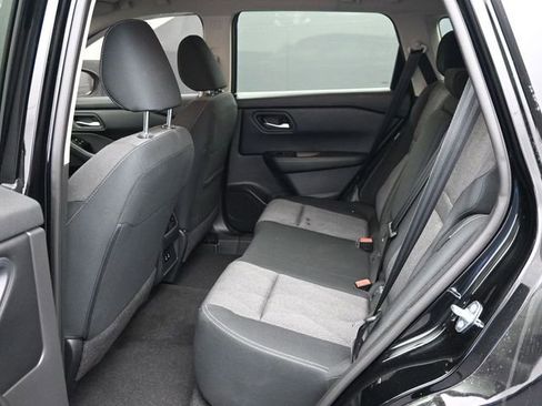 Used 2024 Nissan Rogue SV image 7