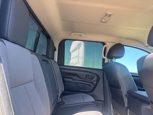 Used 2019 Nissan Titan S image 33