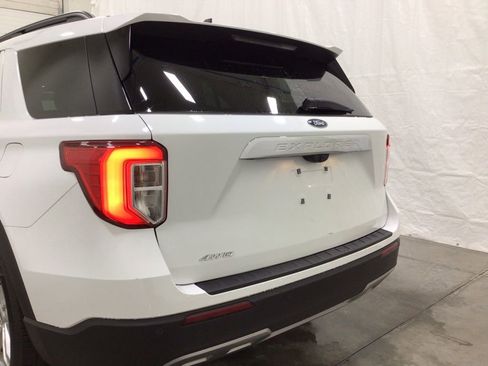 Used 2021 Ford Explorer XLT w/ Equipment Group 202A AWD/4WD image 21