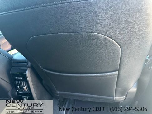 Used 2025 Jeep Compass Limited AWD/4WD image 16