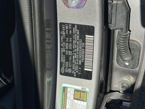 Used 2025 Hyundai Elantra SEL image 25