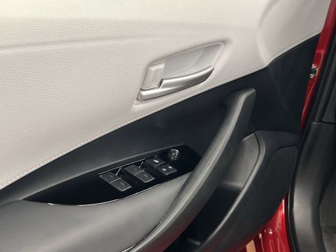 Used 2025 Toyota Corolla SE image 14