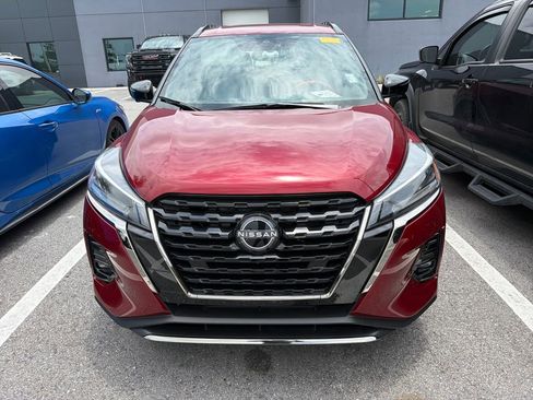 Used 2024 Nissan Kicks SR w/ SR Premium Package FWD image 2