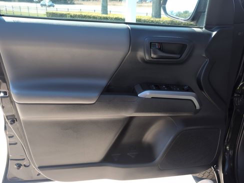 Used 2022 Toyota Tacoma SR5 w/ Technology Package image 14