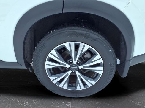 Used 2023 Nissan Rogue SV image 9