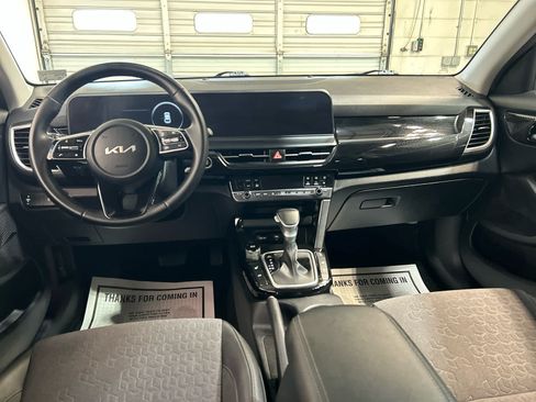 Used 2024 Kia Seltos S AWD/4WD image 4