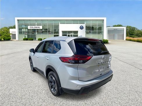 Used 2024 Nissan Rogue SV w/ SV Premium Package AWD/4WD image 3